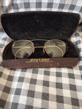 Gold Round Rimless Eyeglasses in Black Case